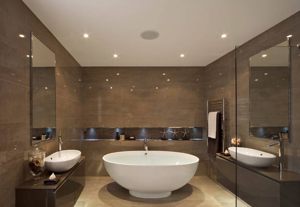 Натяжной потолок в ванной: можно ли делать в этой комнате и какой лучше