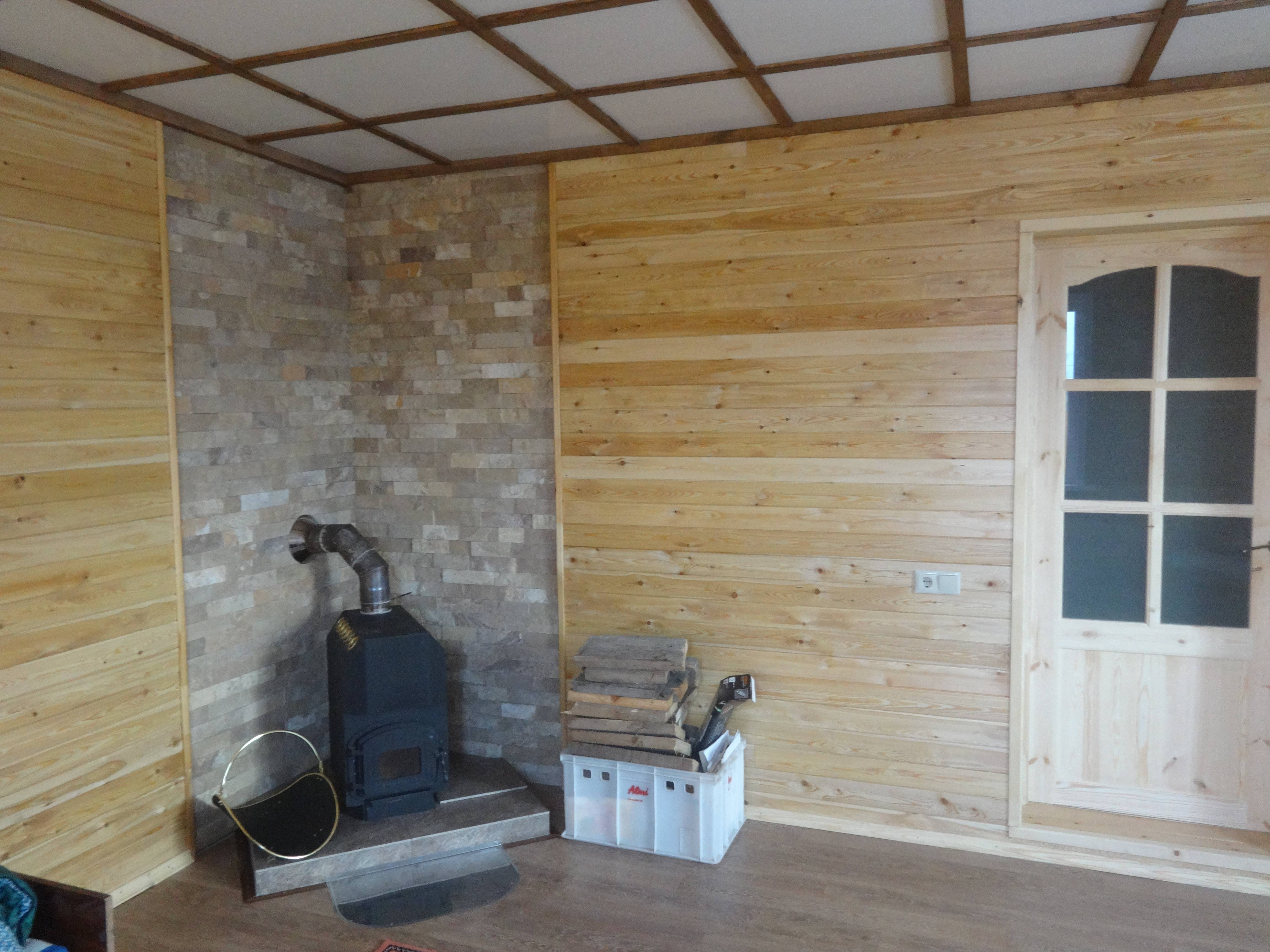 Чем обшить стены внутри 🏡 деревянного дома: какой материал выбрать и 🛠 рекомендации