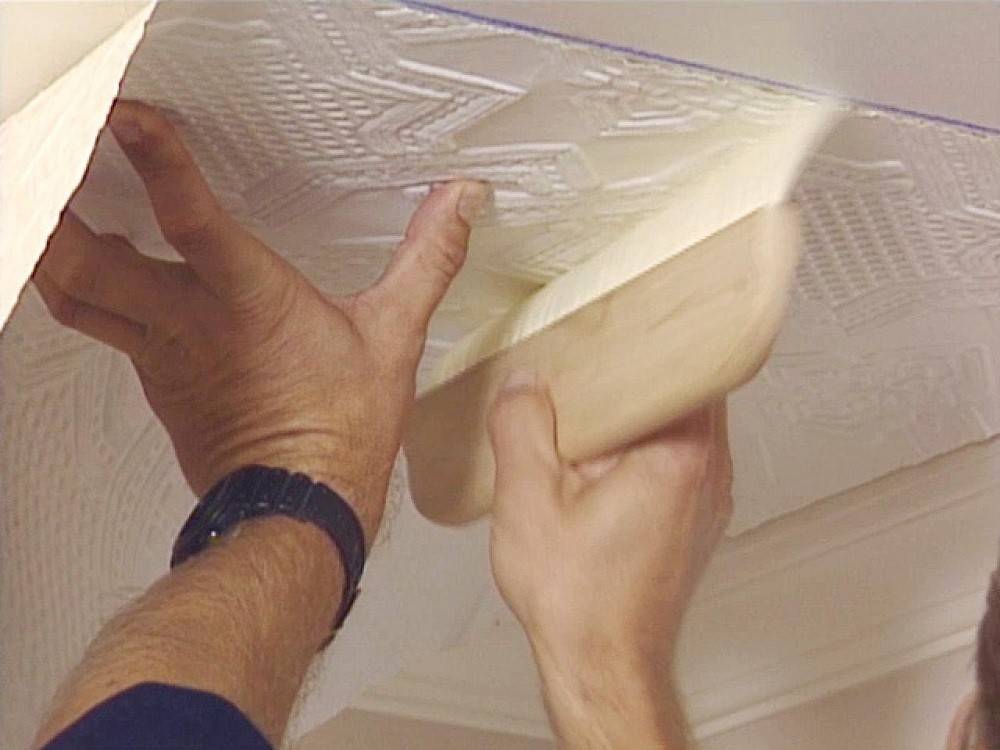 Можно ли приклеить потолочную плитку на побелку – инструкция для пользователя