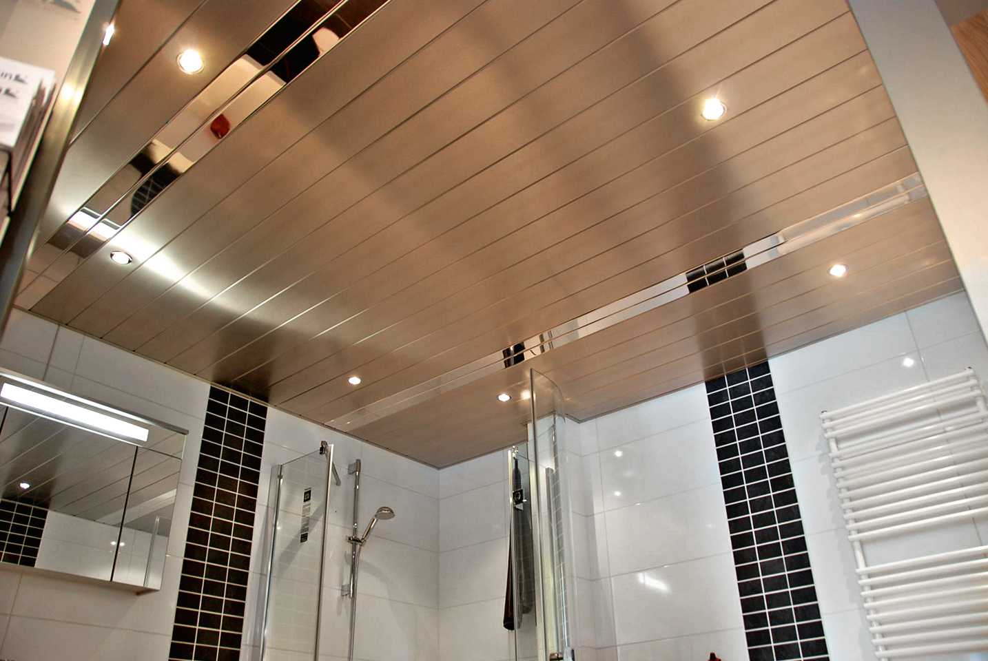 Потолок в ванной: какой выбрать и из чего лучше сделать, из чего делают натяжной, подвесной и реечный материал - отзывы и варианты