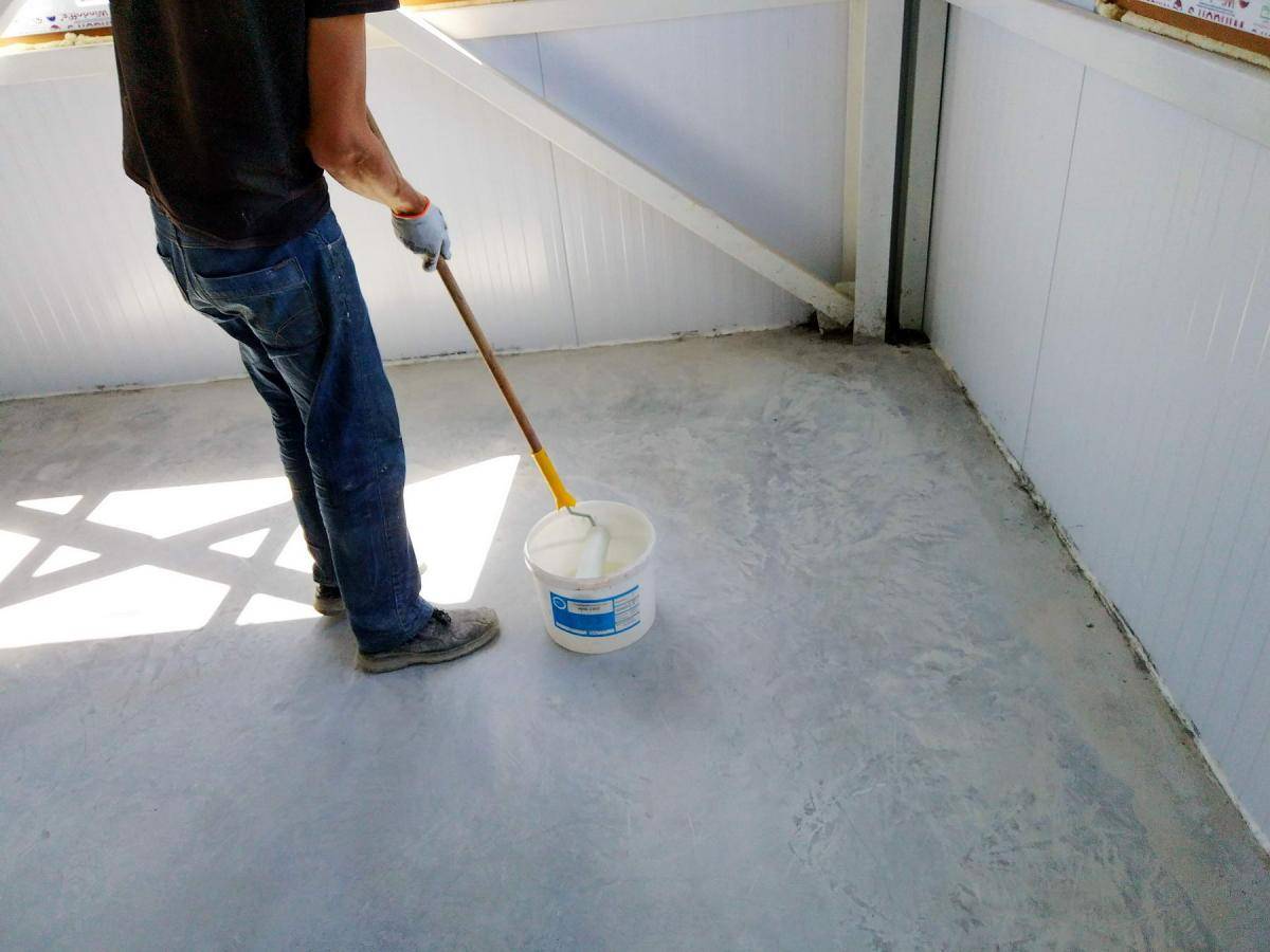 Финишная краска для пола гаража. чем покрасить бетонный пол в гараже.