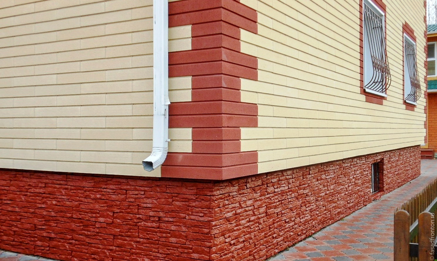Виды и технические характеристики фасадных цокольных панелей для наружной отделки дома