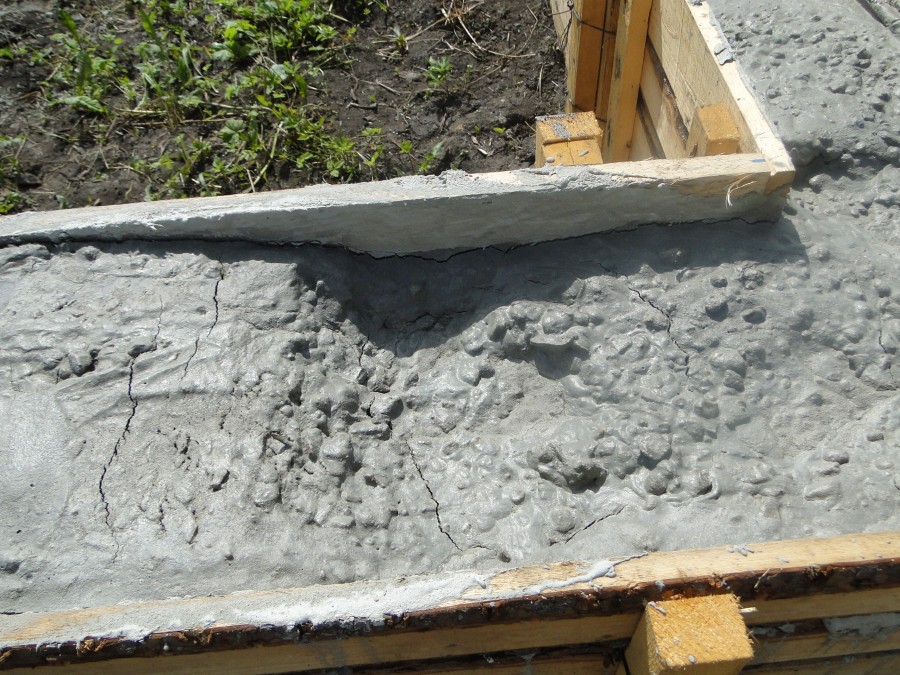 Причины появления трещин в бетоне