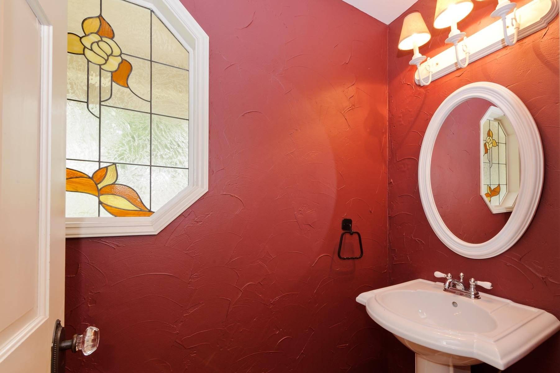 Идеальная краска для потолка в ванной: какую лучше выбрать?