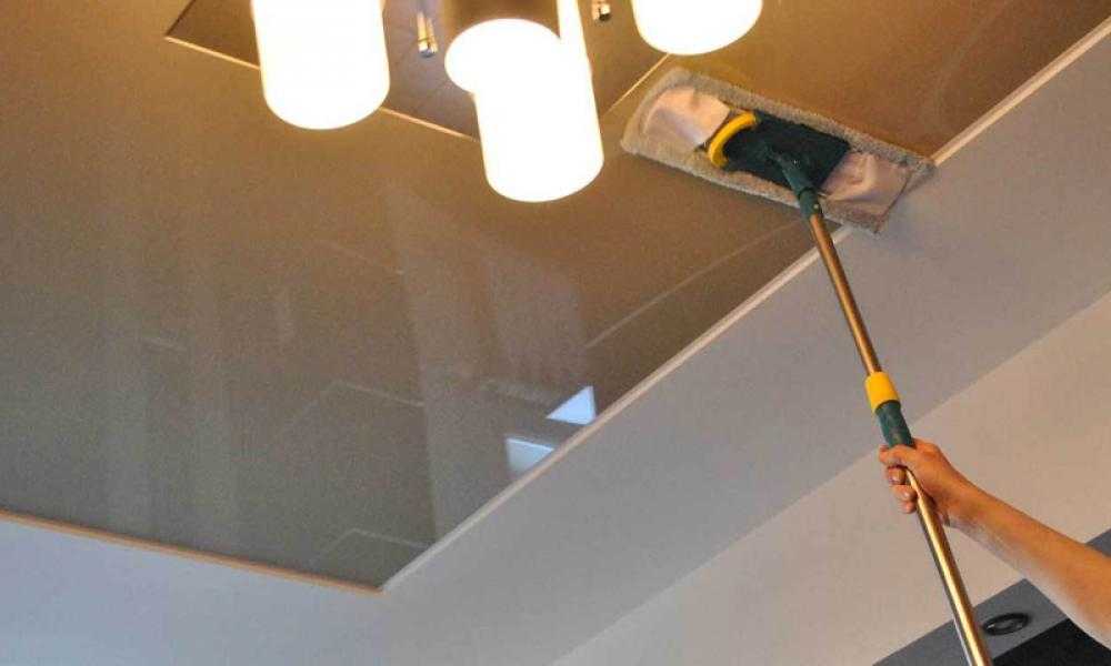 Уход за натяжными потолками: глянцевыми и матовыми, эксплуатация подвесных на кухне