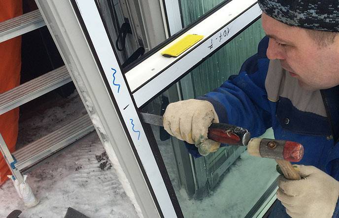 Как вытащить стекло из пластикового окна: замена стекла своими руками