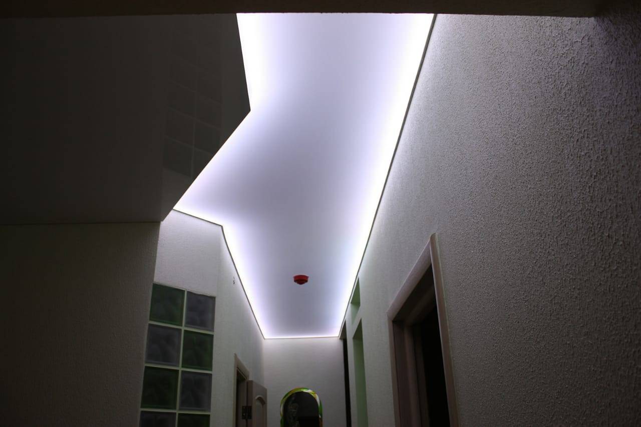 Как сделать парящий натяжной потолок с подсветкой своими руками