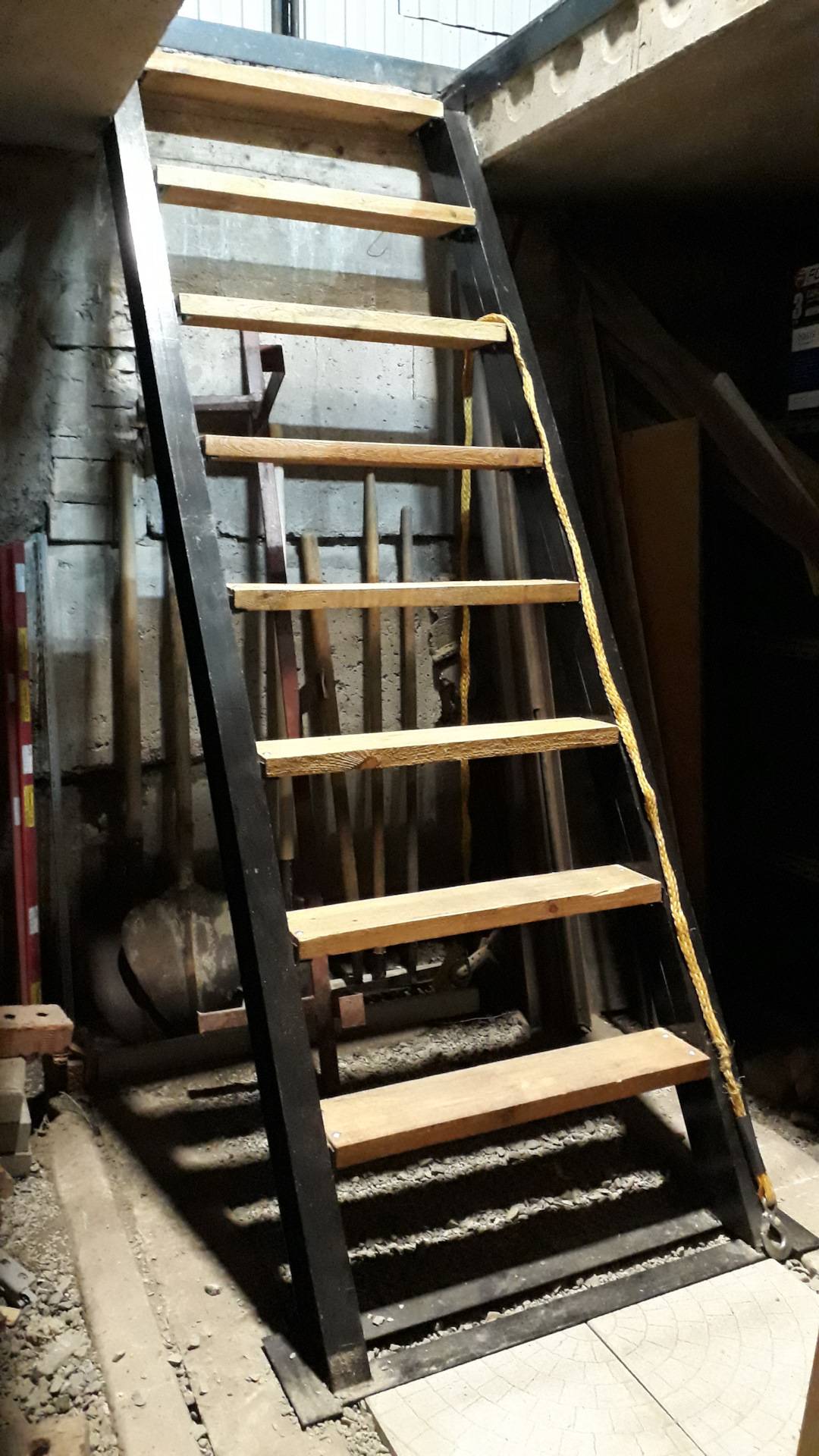 Лестница в погреб в гараже своими руками