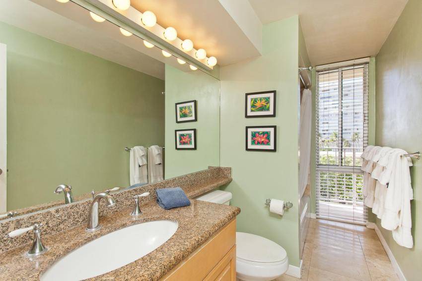 Краска для потолка в ванной комнате: чем красить своими руками и какая лучше