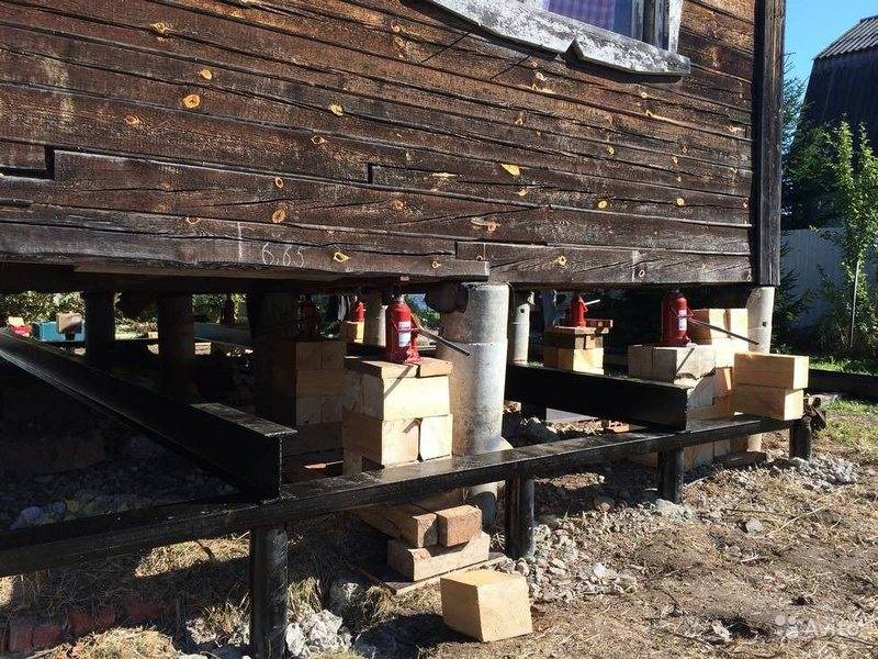 Способ реконструкции деревянного свайного фундамента