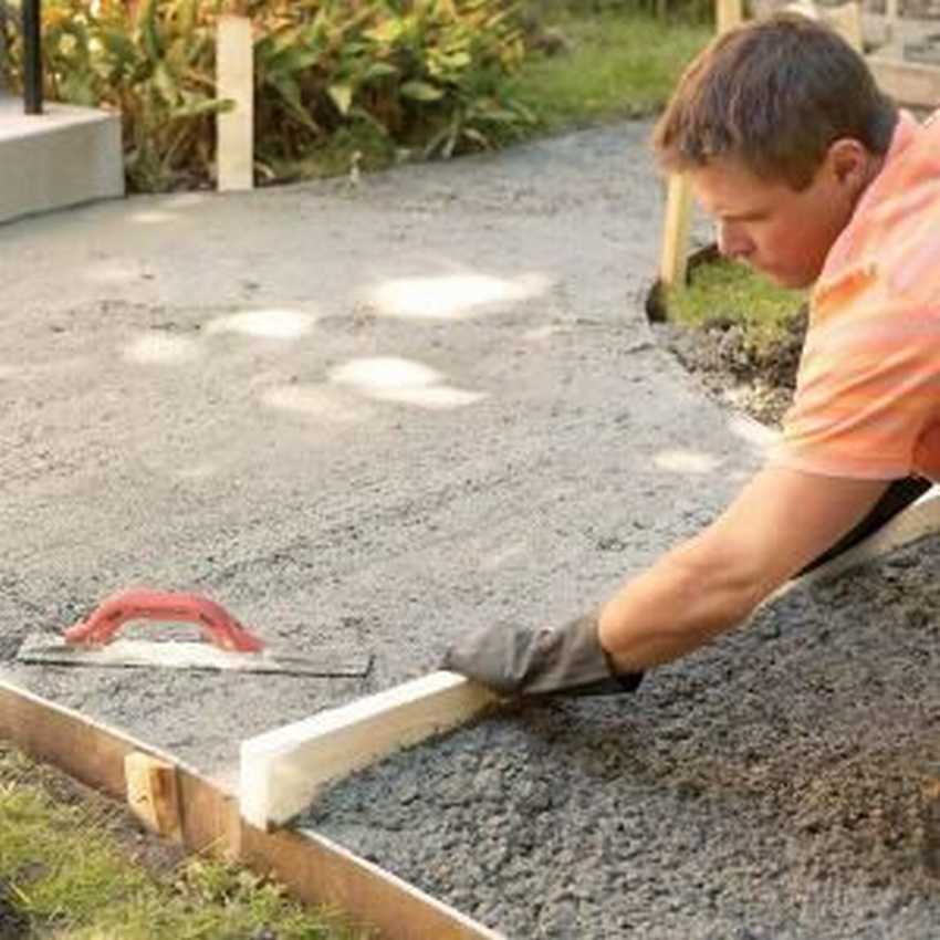 Как залить дорожку из бетона своими руками на даче и садовом участке | housedb.ru