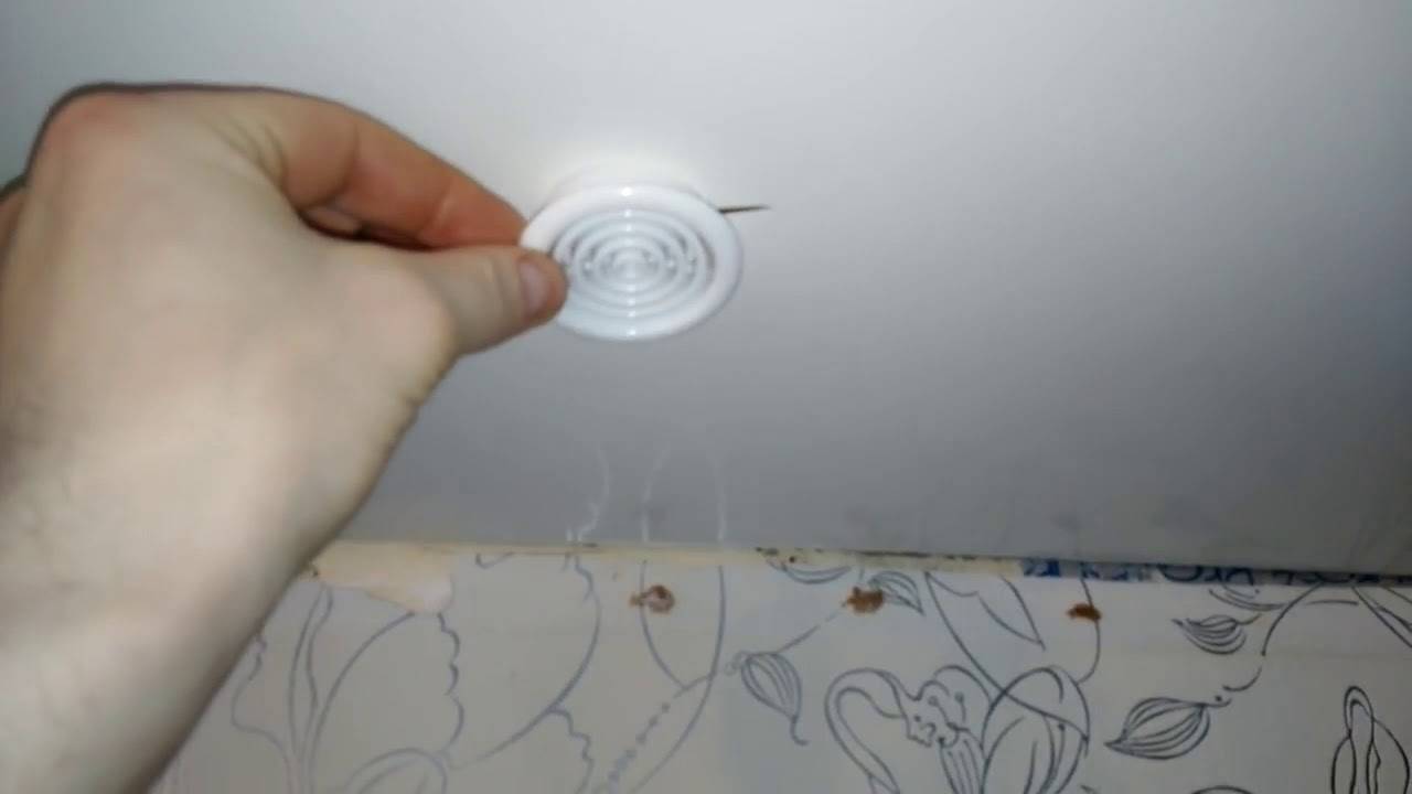 Причины повреждения натяжных потолков, как заделать дырки в полотне и вырезать отверстия