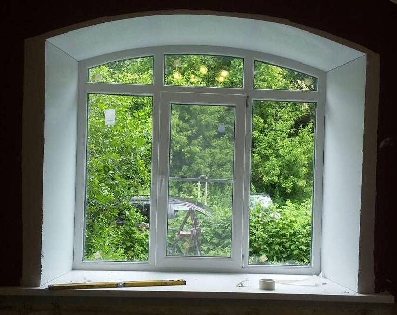 Арочные пластиковые окна. Окно металлопластиковое арочное 2650(2190+460)*920. Окно арка.