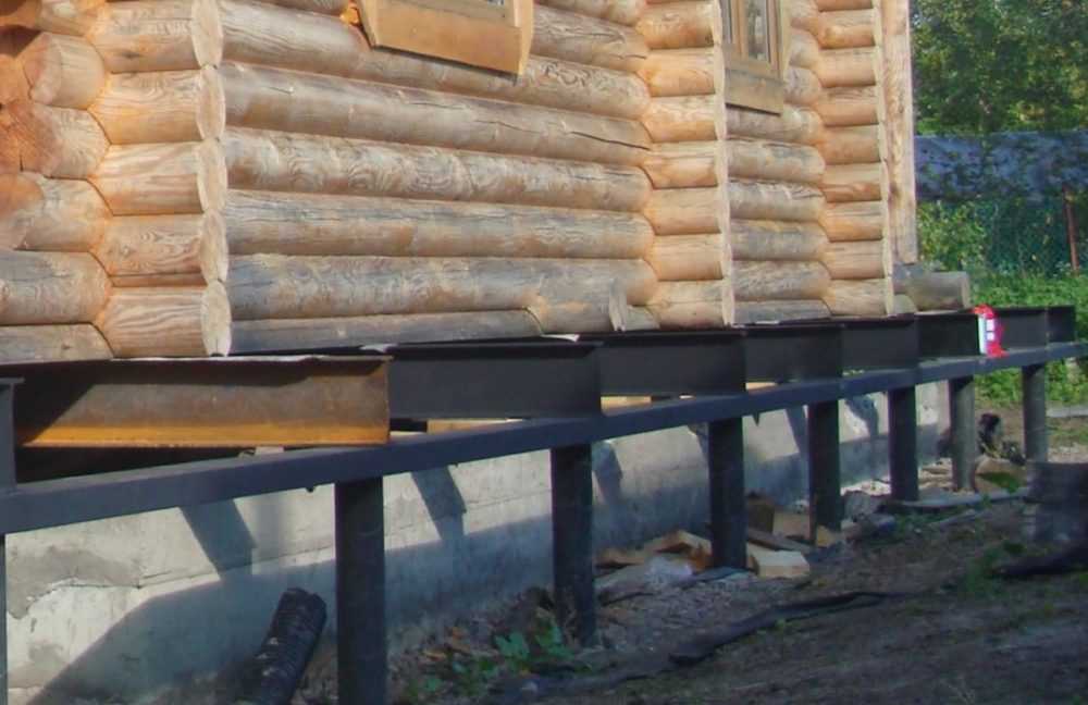 Замена фундамента деревянного дома на винтовые сваи