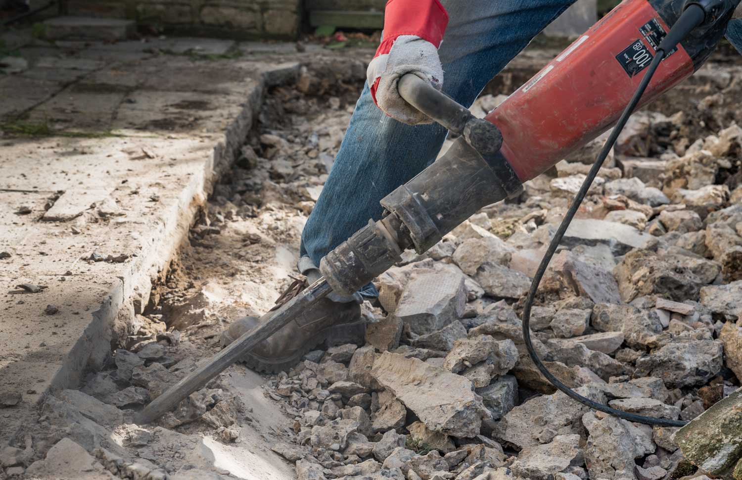 Как правильно осуществлять демонтаж бетона?