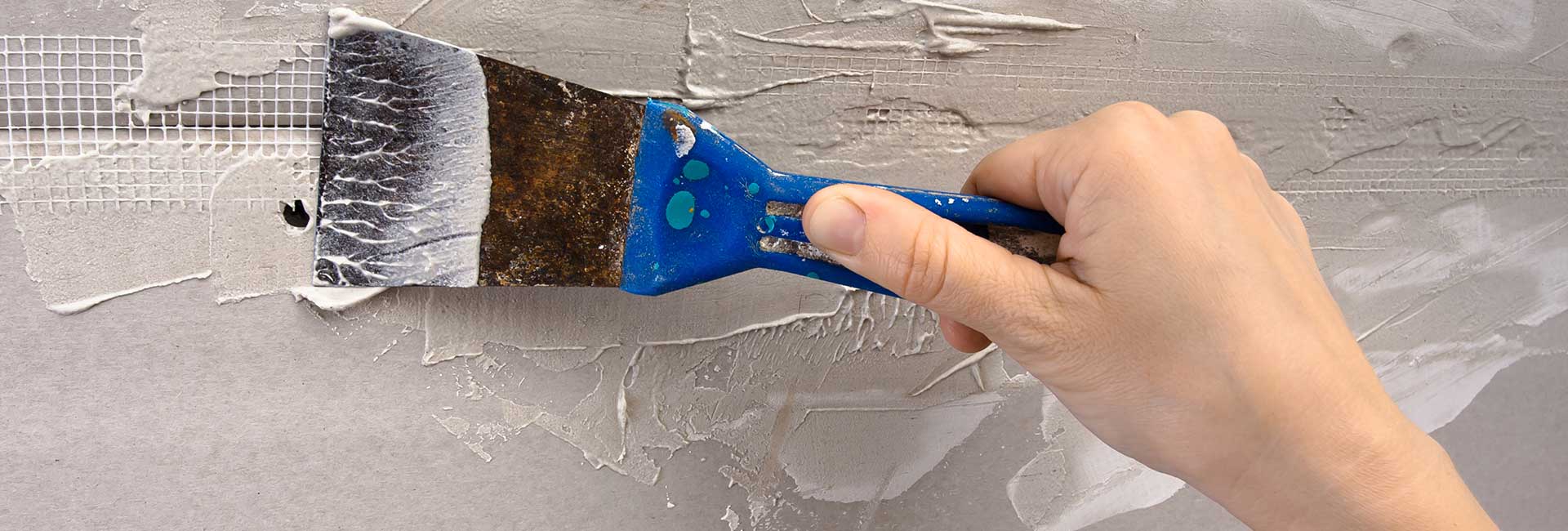 Ремонт потолка из гипсокартона: методы устранения дефектов