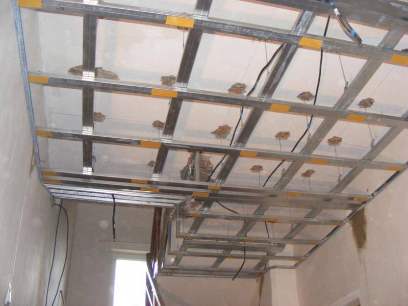 Гипсокартон потолочный, устройство подвесного потолка и ремонт в хрущевке