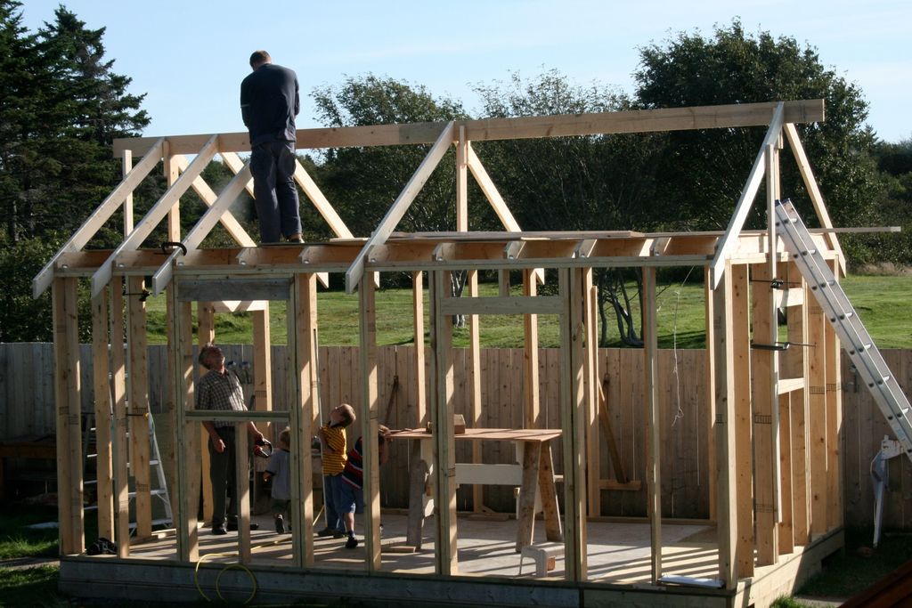Строительство небольшого каркасного домика на участке | karkasnydom