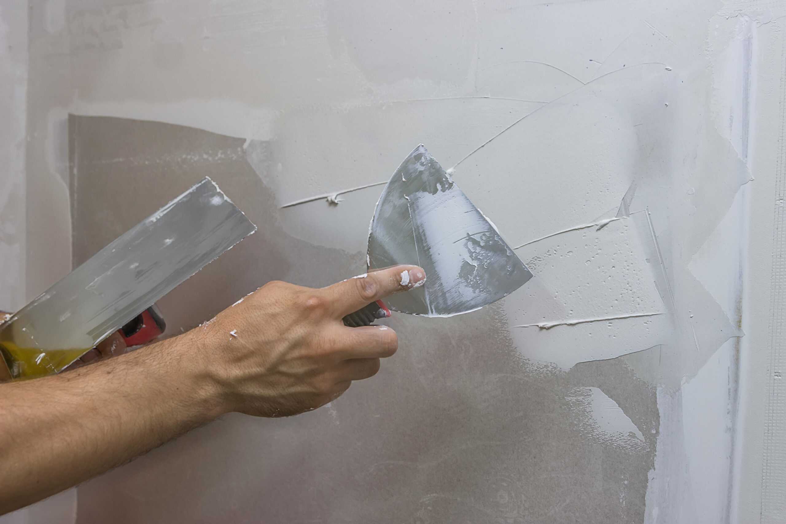 Технология нанесения финишной штукатурки на бетонные стены своими руками: фото и видео инструкция