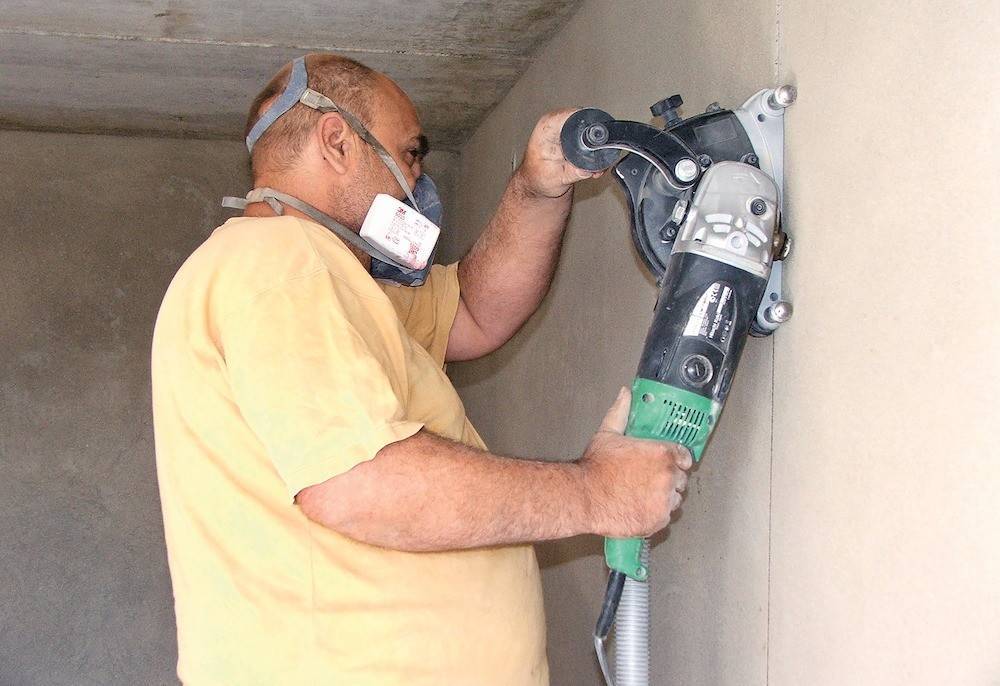 Как штробить стены под проводку без пыли (инструменты, технология)