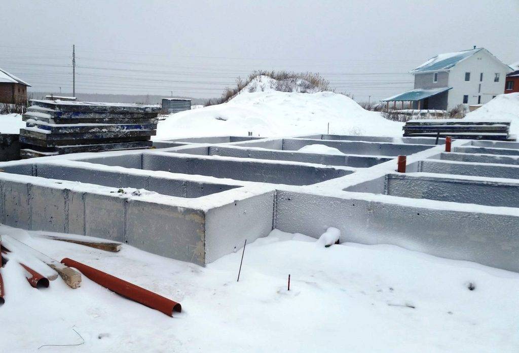 Фундамент для дома зимой делают. как правильно залить фундамент зимой: правила безопасности при бетонировании в холодное время. технически сложные способы зимнего бетонирования