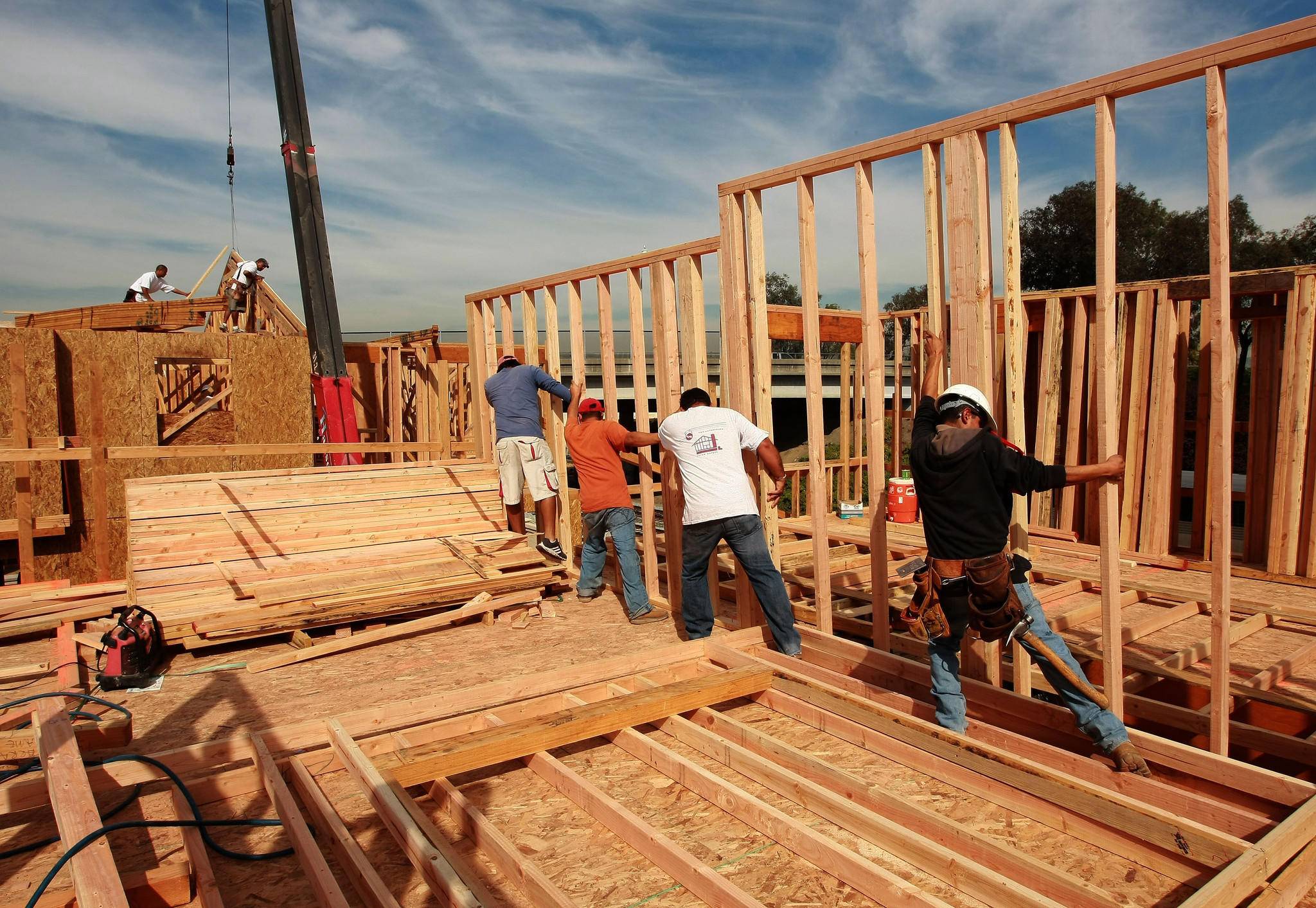 Как построить деревянный дом своими руками: особенности