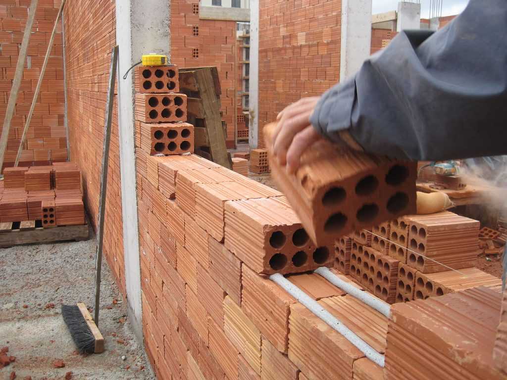 Кладка керамических блоков: как не сделать ошибок и сохранить свойства материала | z500 архитектурное бюро | дзен