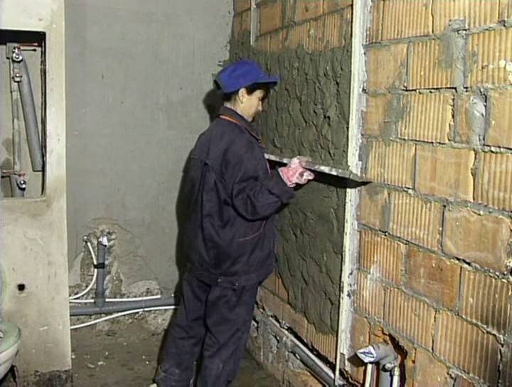 Как оштукатурить стену из кирпича и пеноблоков по маякам