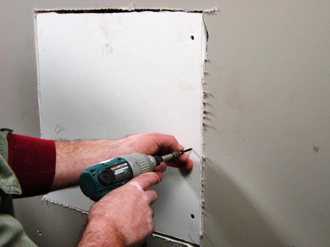 Ремонтируем трещины на потолке шпатлёвкой и герметиком: пошаговое руководство – советы по ремонту
