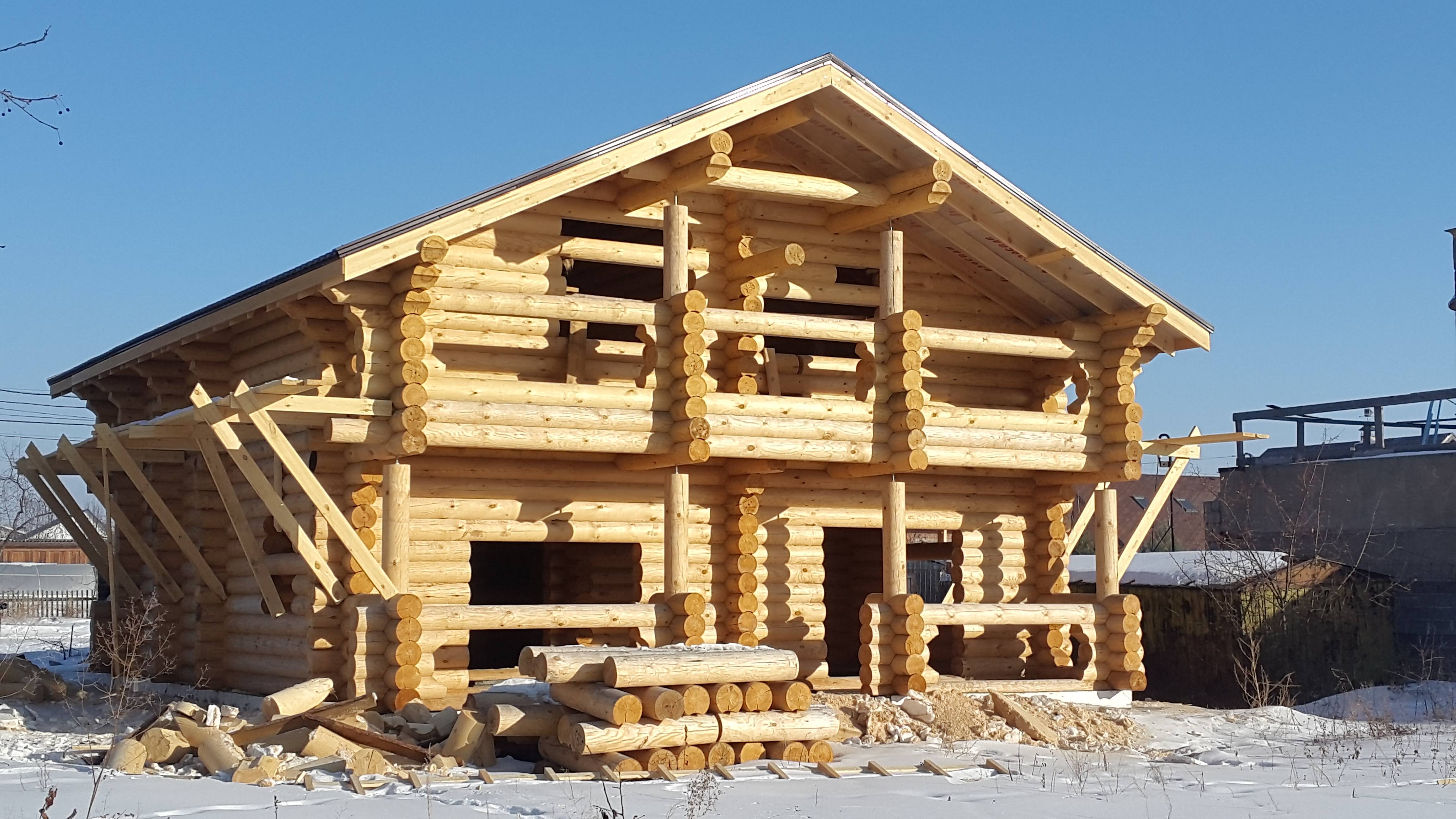 Изготовление домов из оцилиндрованного бревна: порядок строительства