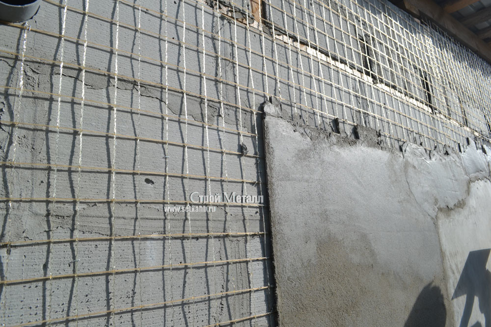 Оштукатуривание стен по сетке