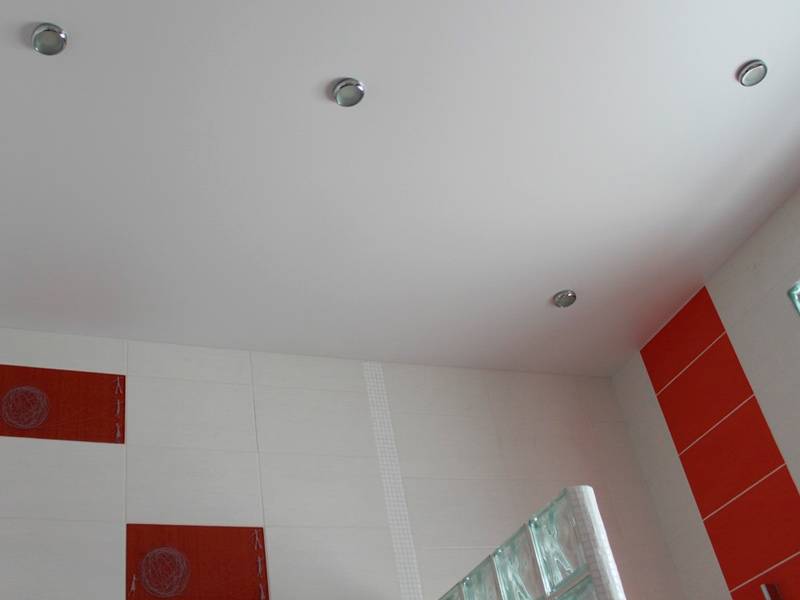 Глянцевый или матовый натяжной потолок в ванной:какой выбрать
глянцевый или матовый натяжной потолок в ванной:какой выбрать