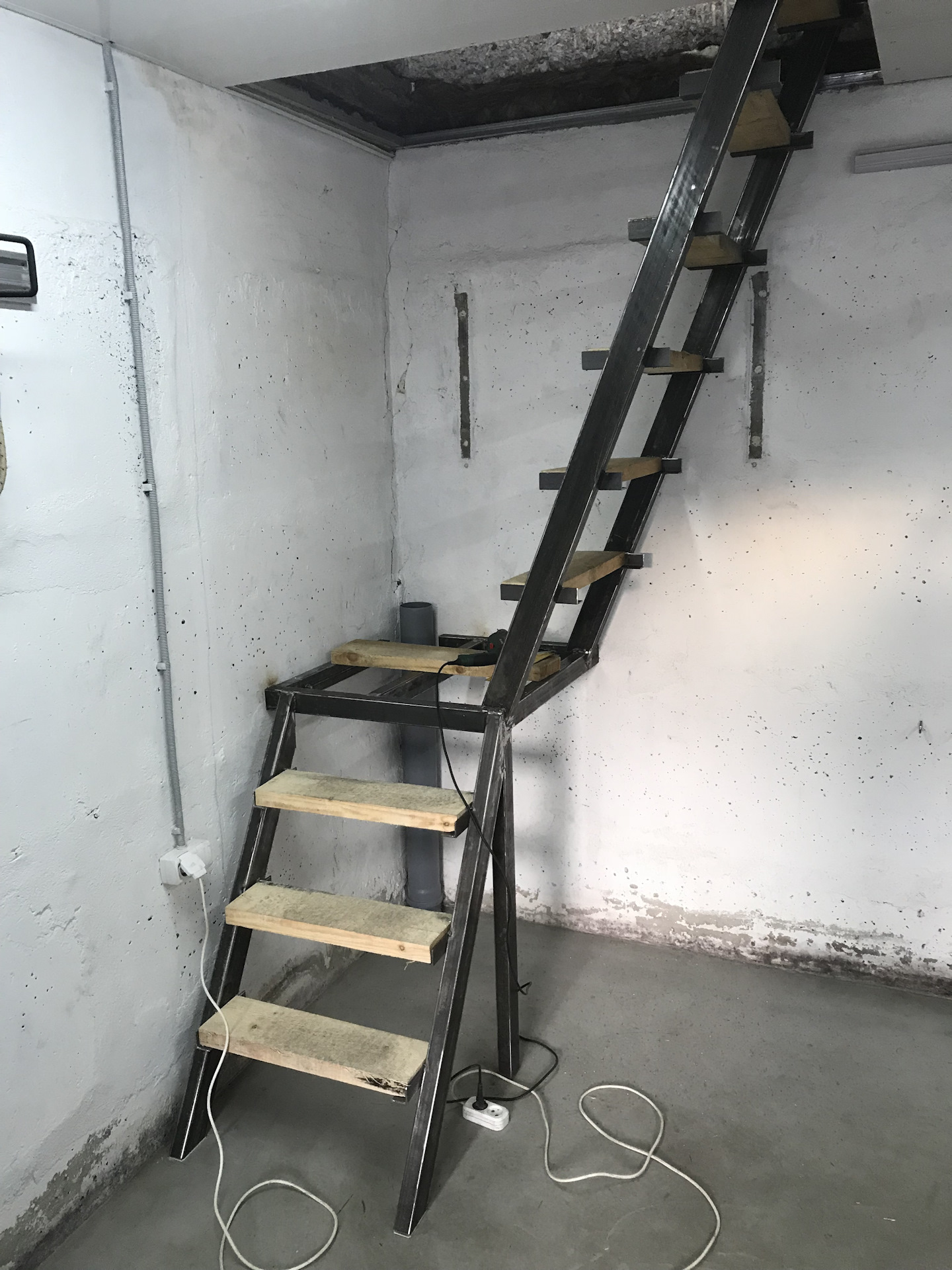 Лестница в гараже на второй этаж своими руками