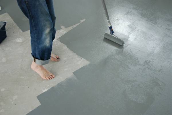 Чем лучше покрасить бетонный пол в гараже?