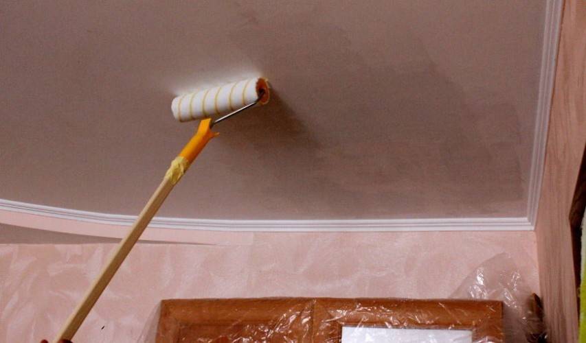 Способы, как и чем помыть потолок, покрашенный водоэмульсионной краской
