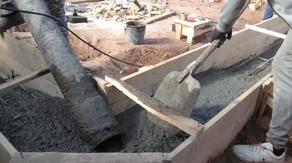 Заливка бетона в опалубку своими руками