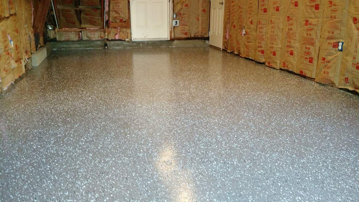 Чем покрасить бетонный пол в гараже, чтобы не пылил и отлично выглядел: виды, пошаговая инструкция