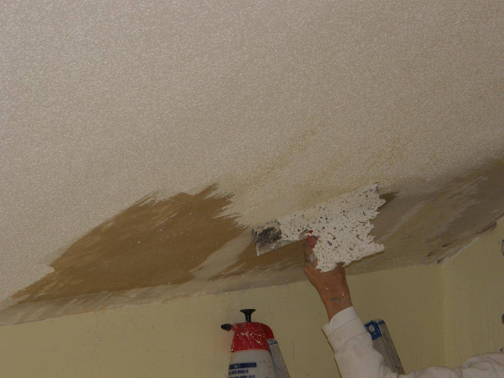 Как помыть потолок перед покраской водоэмульсионной краской и чем отмыть покрашенный