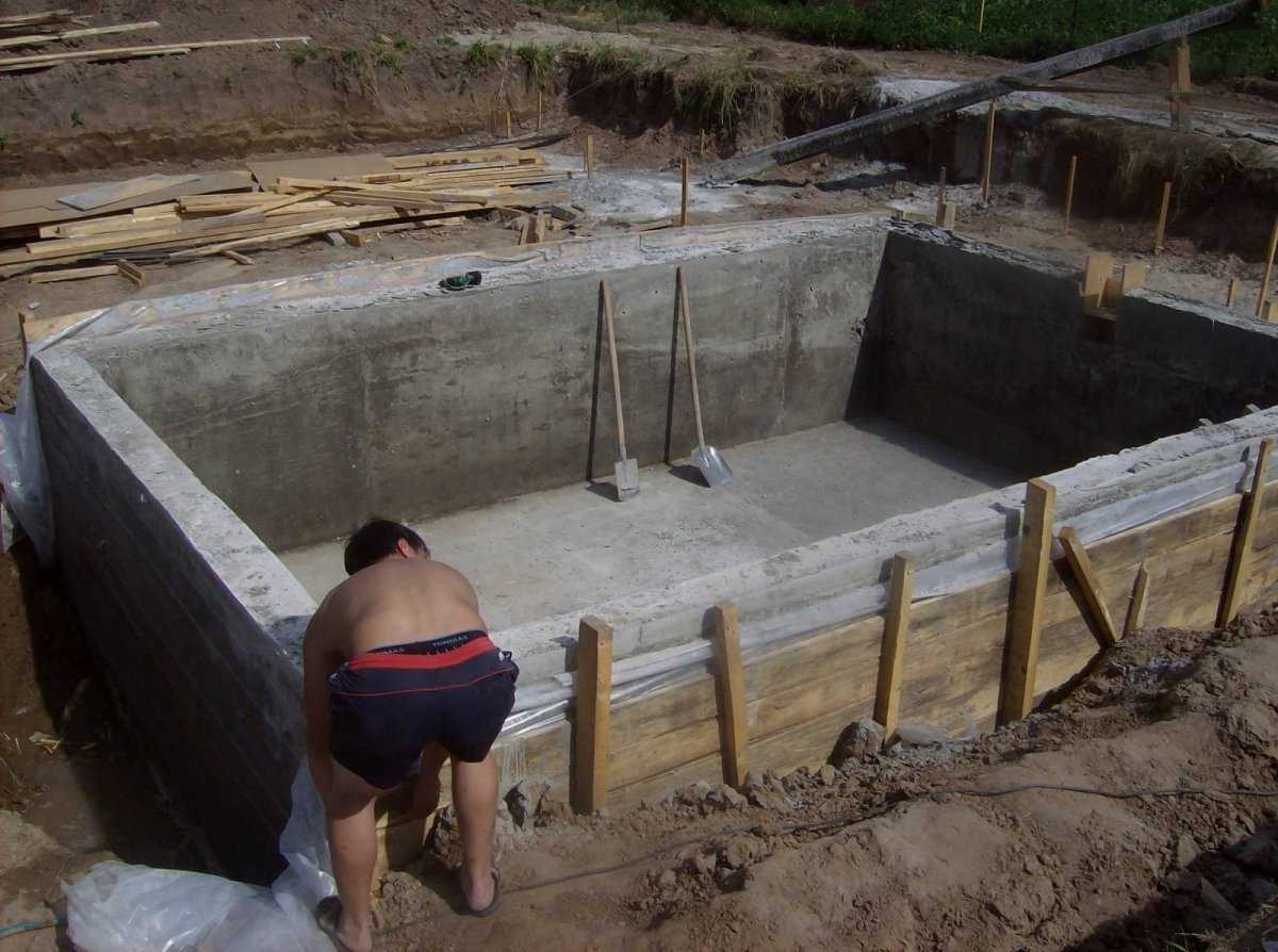 Бассейн своими руками из бетона: технология устройства и отделки бетонной чаши
