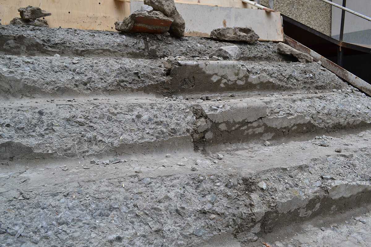 Почему крошится, трескается, разрушается бетон в фундаменте, дорожке, столбе? причины разрушения бетона