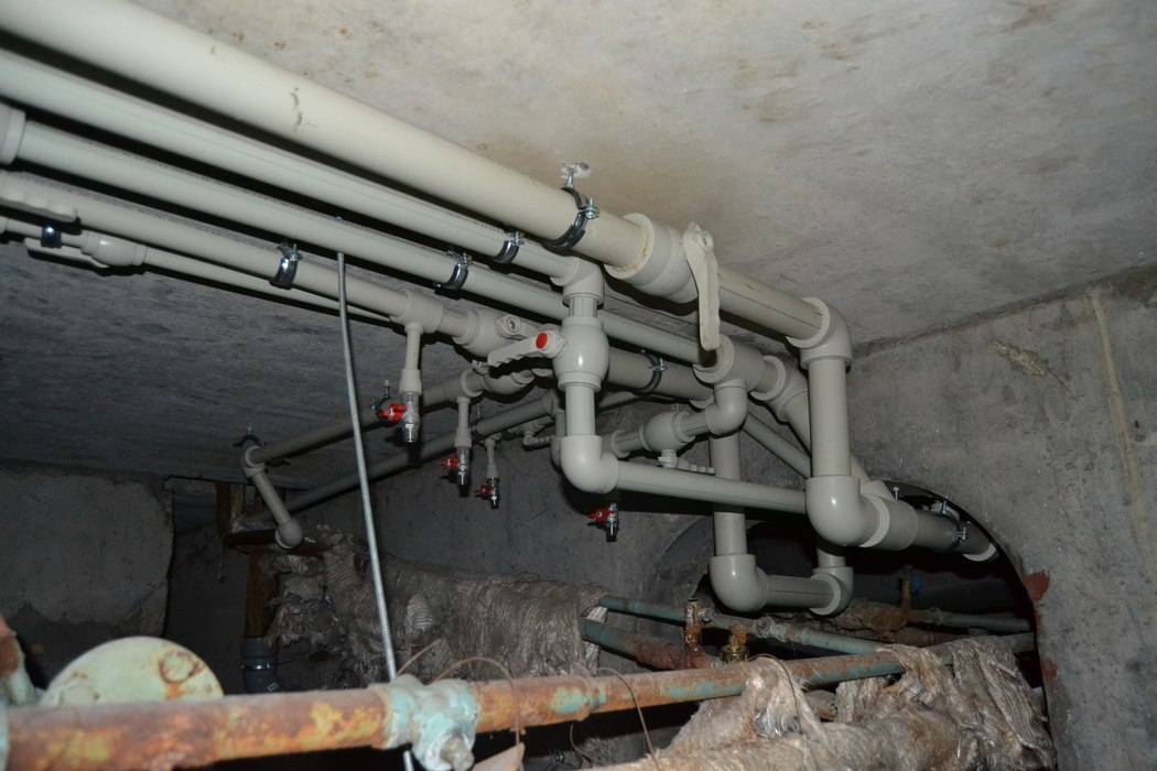 Как перекрыть стояки в подвале: особенности отопления и водоснабжения