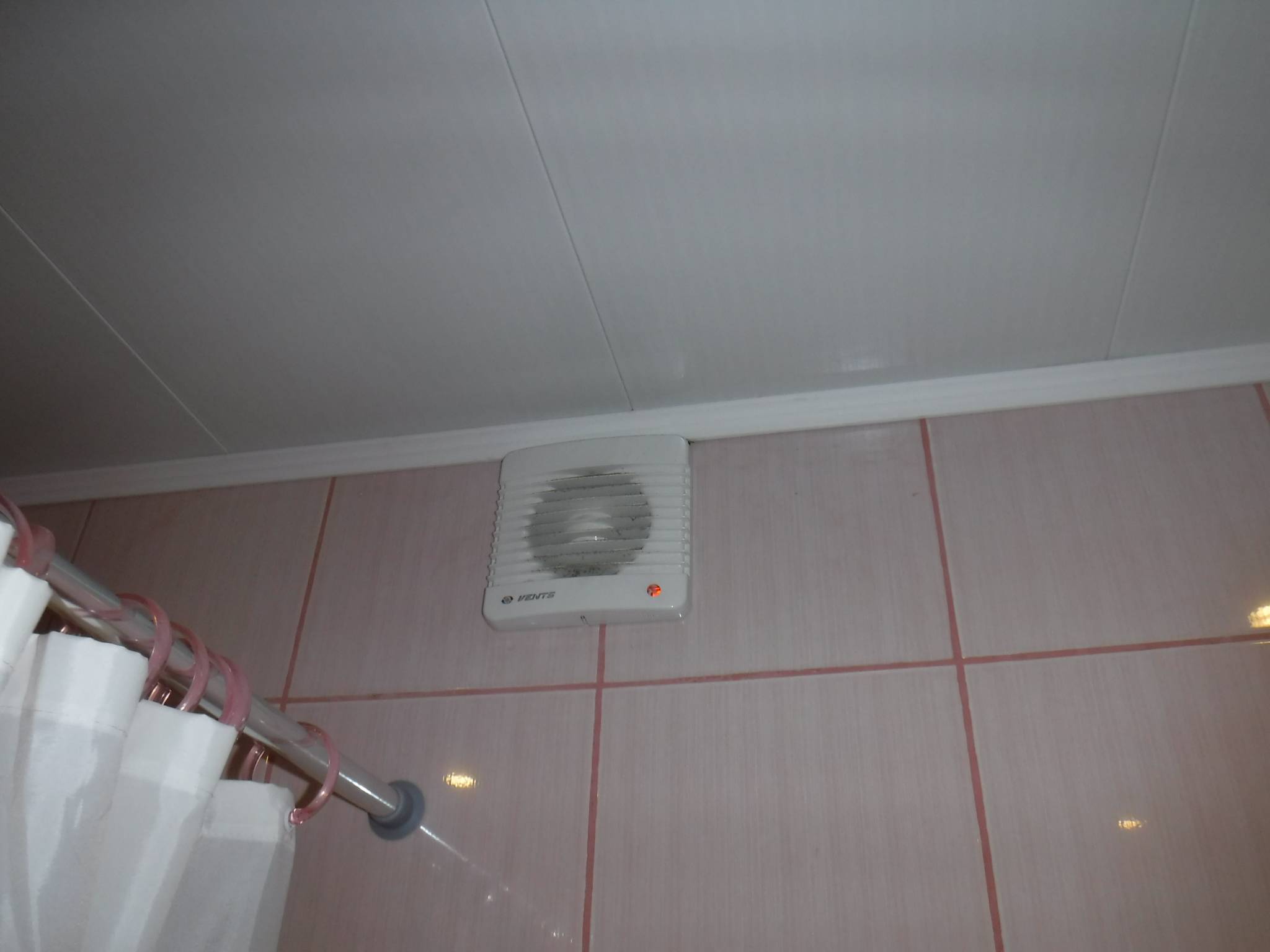 Вентилятор для вытяжки в ванной: назначение, виды и установка