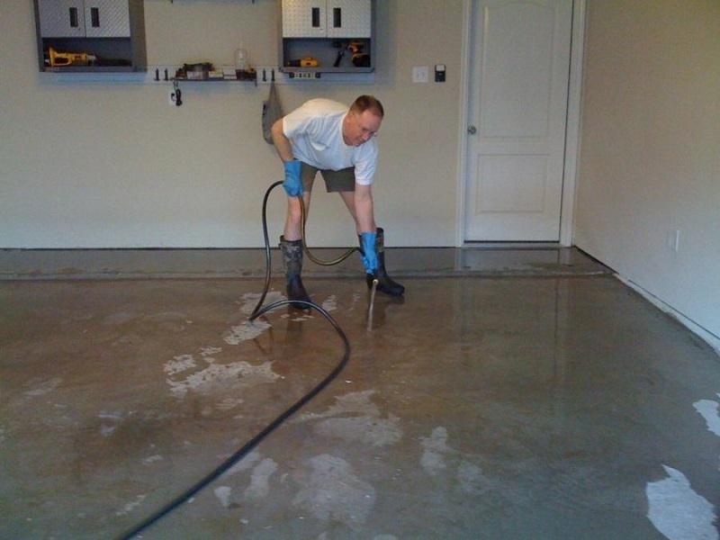 Как поливать бетон после заливки: что нужно и уход после полива?