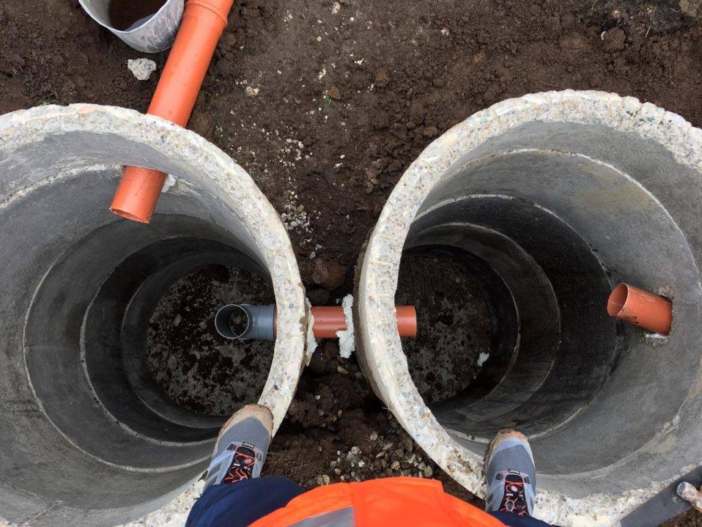 Как устроена канализация из бетонных колец: монтаж своими руками