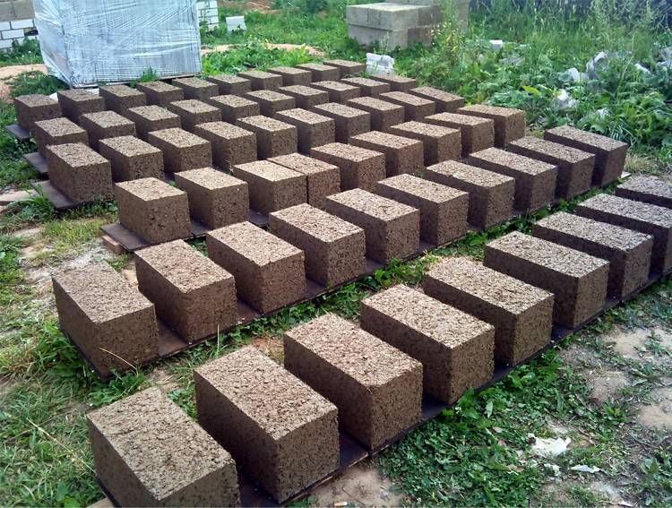 Строительные блоки из опилок и цемента – особенности изготовления