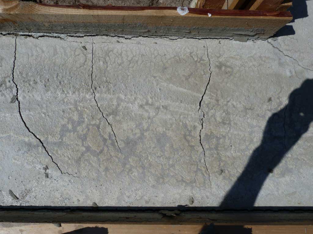 Чем заделать трещины в бетоне: методики ремонта и профилактика - строительство и ремонт