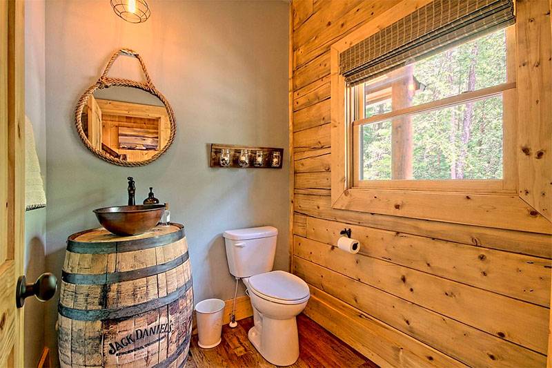 Как оформить маленькую ванную комнату в деревенском стиле