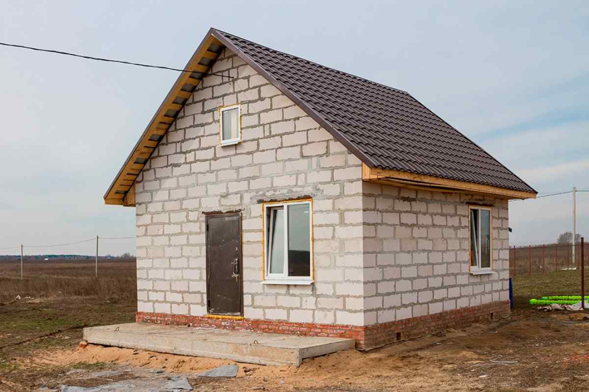Проекты домов из пеноблоков (65 фото): готовая планировка дома с гаражом, проекты небольших простых типовых домов с верандой, бюджетные современные варианты