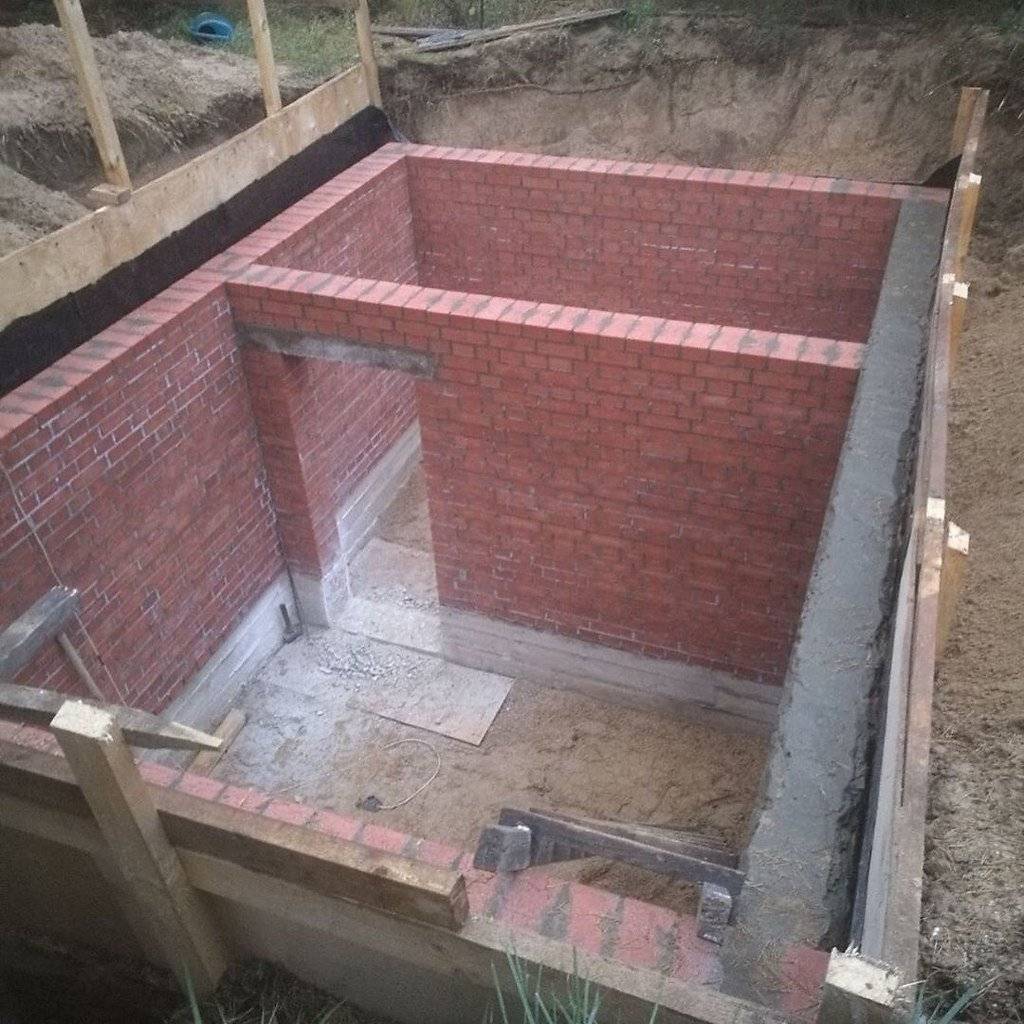 Как построить подполье в доме с ленточным фундаментом?