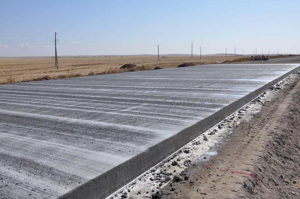 Технология заливки бетонного покрытия дороги.
